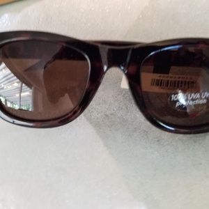 Banana Republic Accessories - Banana Republic Wayfarer Sunglasses Banana Republic Accessories - Banana Republic Wayfarer Sunglasses